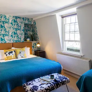 Apartment Dream - Trim Street Townhouse With Hot Tub 