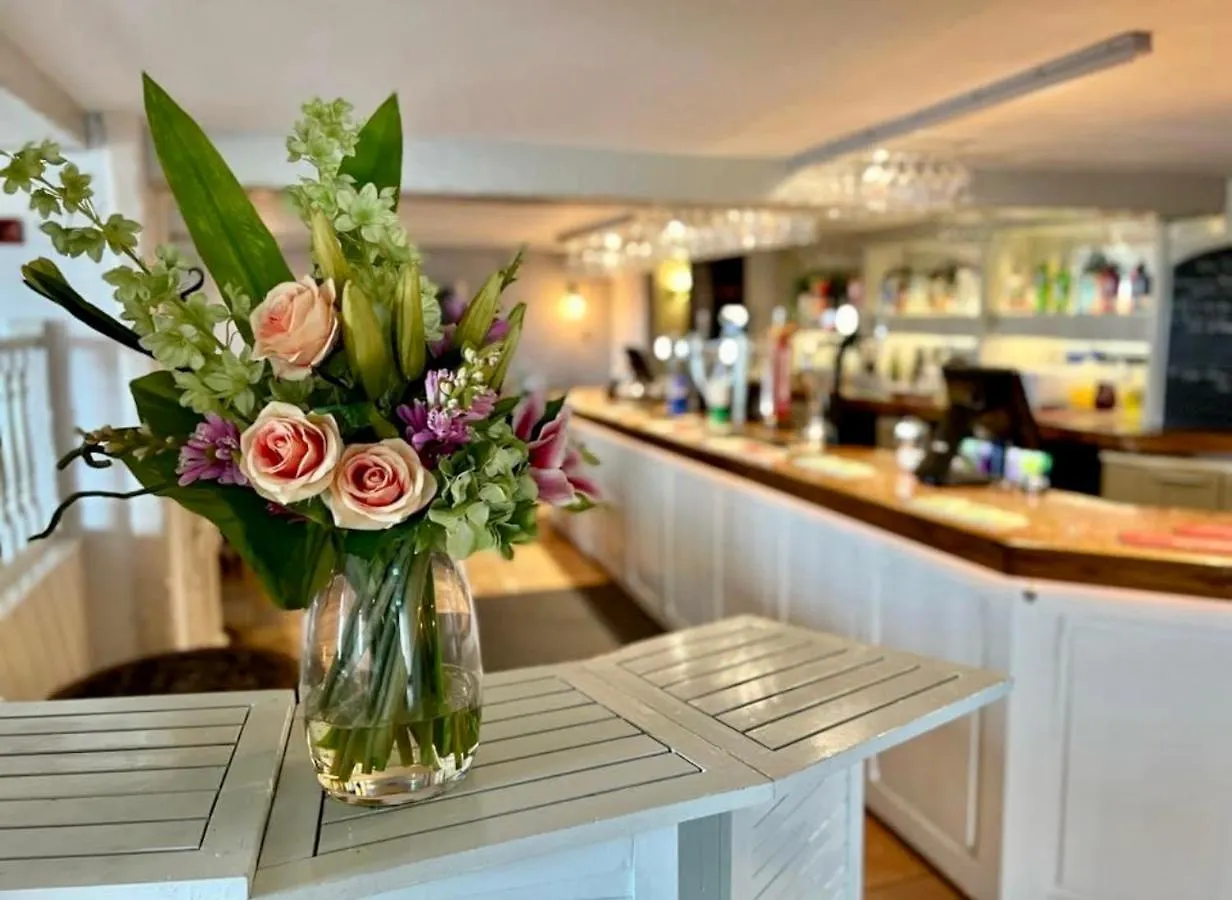 The Railway Inn Rise Bed & Breakfast
