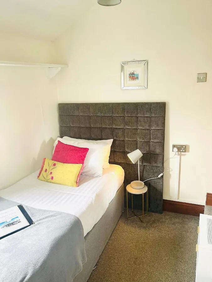 The Railway Inn Rise 3*,  United Kingdom